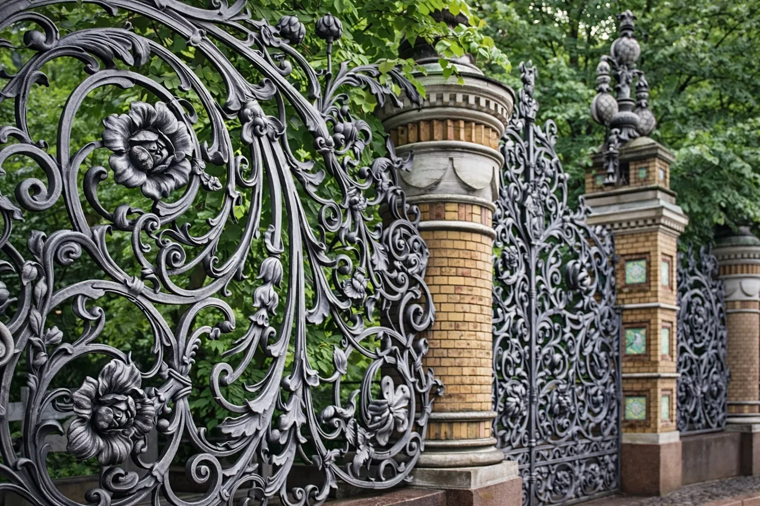 Ограда Михайловского сада